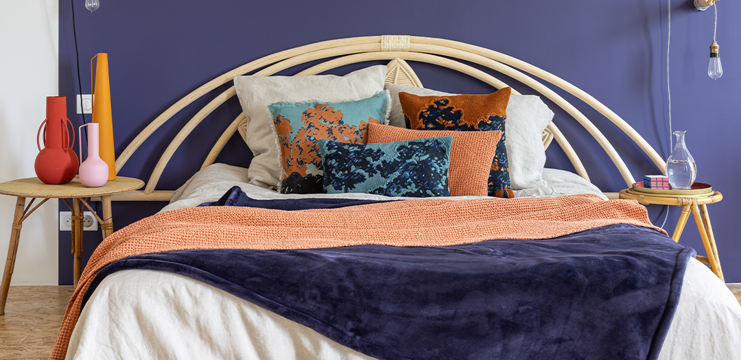 Coussins décoratifs et colorés à motifs avec plaids et linge de lit haut de gamme Vivaraise 